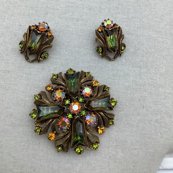 Vintage Florenza signed Green and Gold Brooch and Earring Set - Picture 9 of 9